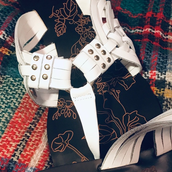 White/Brn Maripé Leather Sandals 10M NWT Chadwick - Picture 3 of 4